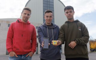 Markel Iruretagoyena , Xabier Erro y Jesús Martínez de Lapuente, en el campus de la UPNA. (Foto: cedida)
