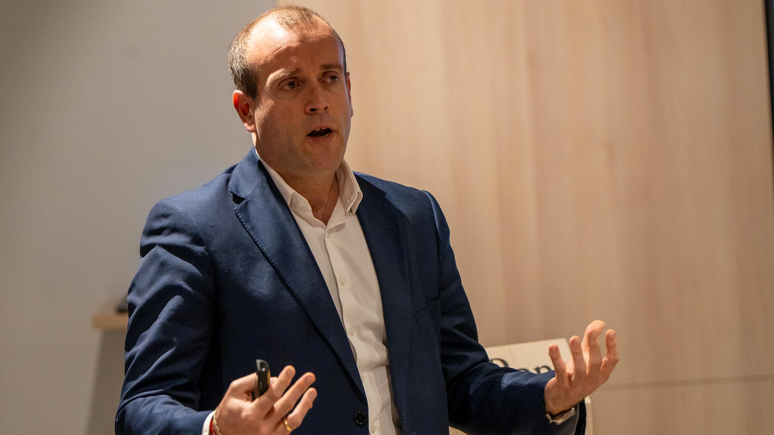 Pablo Andoño, director comercial de Banca Retail en la Dirección Territorial Ebro de CaixaBank, abrió el acto.