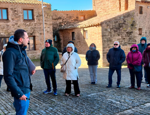 El joven historiador que muestra el legado medieval de Artajona a través de visitas guiadas