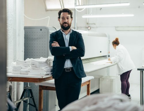 La lavandería que mima los manteles de grandes restaurantes de Pamplona