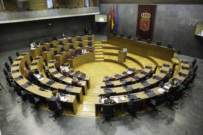 El Parlamento pide limitar el horario de cierre de las grandes superficies