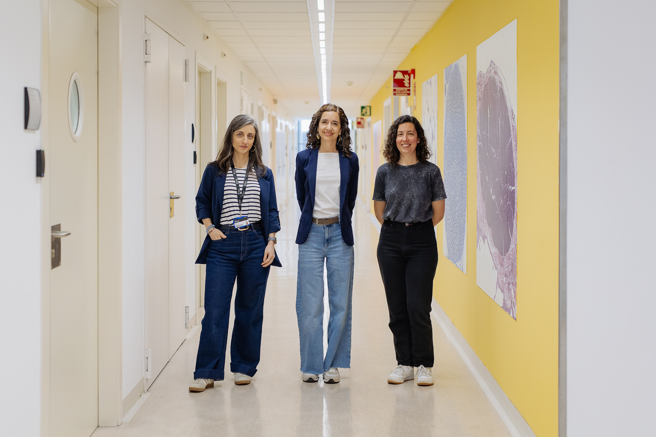 De izquierda a derecha, Irene Gañán (CUN), Teresa Ezponda (CIMA) y Estefanía Huergo (Navarrabiomed).
