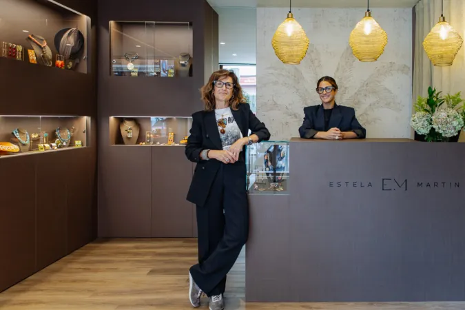 La nueva tienda de Pamplona donde una madre y su hija convierten materiales exóticos en bisutería exclusiva