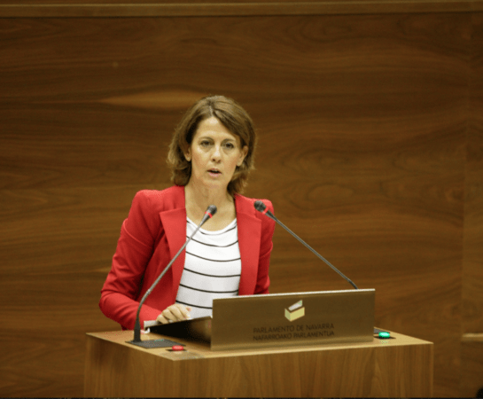 Yolanda Barcina durante una comparecencia en el Parlamento de Navarra