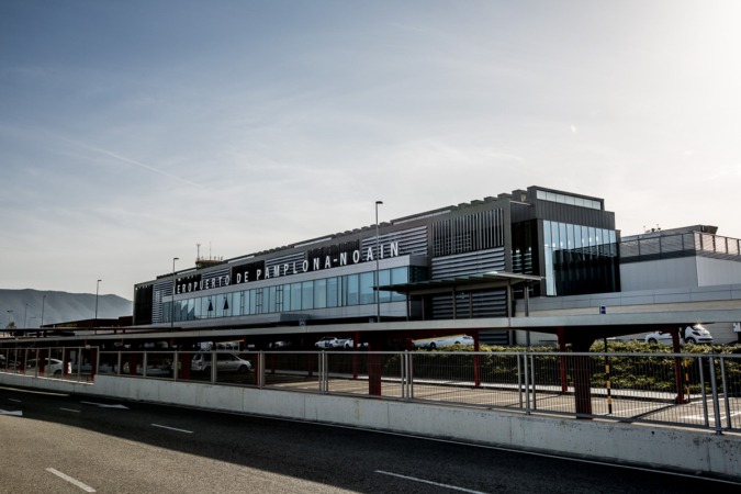 El aeropuerto de Pamplona tendrá dos vuelos semanales más a Madrid a partir de otoño