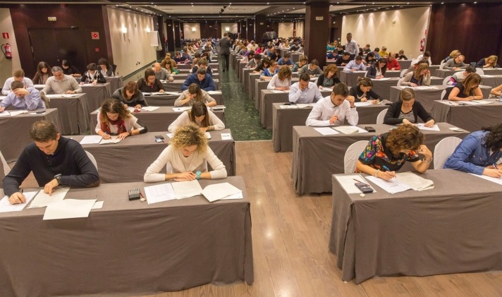 Un total de 226 empleados de CaixaBank se examinan en Pamplona de un Posgrado en Asesoramiento Financiero