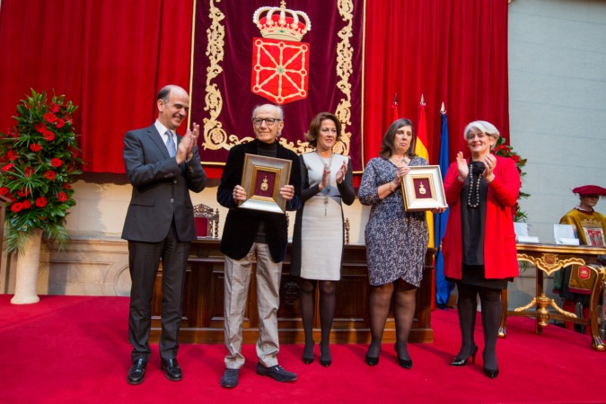 Los herederos de Urmeneta y Huarte recogen la Medalla de Oro de Navarra en el día de la comunidad