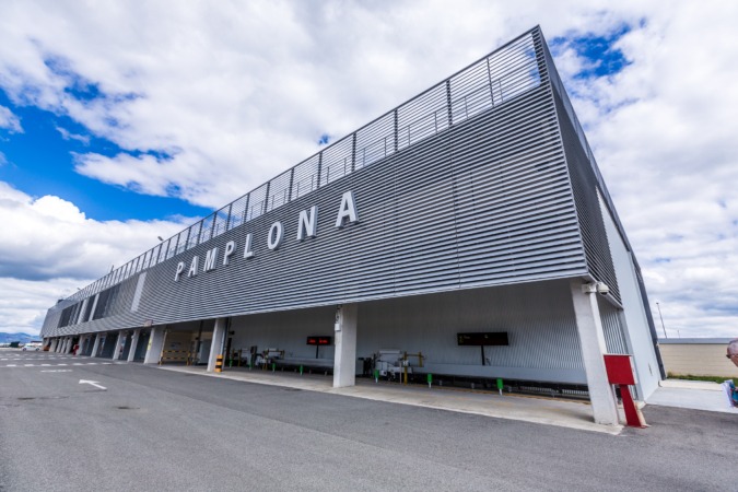 El tráfico de pasajeros crece un 18,5% en el Aeropuerto de Pamplona en agosto