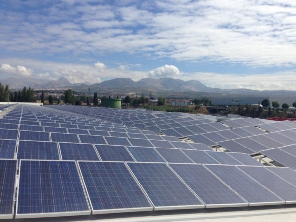 Parques solares de Navarra invierte 3 millones de euros en un nuevo tejado solar en Granada