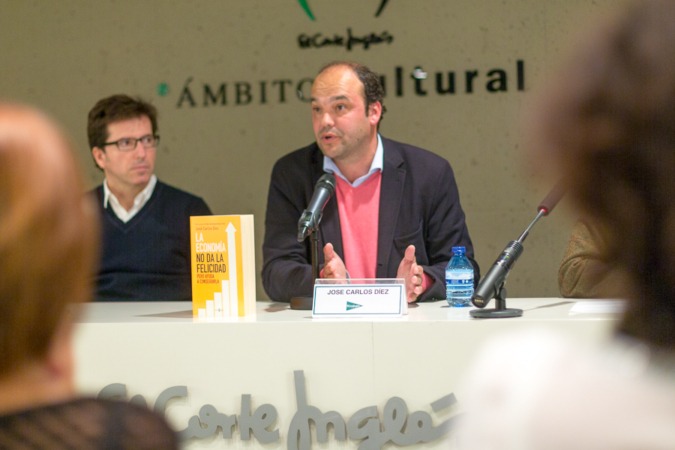 José Carlos Díez: "La economía desempeña un papel muy importante en la protección de la felicidad"