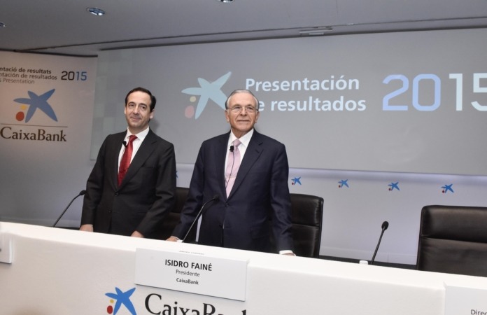 Caixabank obtiene un beneficio de 814 millones de euros en 2015, un 31,4% más que en el ejercicio anterior