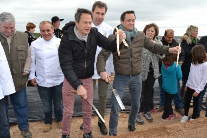 Homenaje a los "televisivos" Hermanos Torres en la "Cata del 1º Espárrago de Navarra"