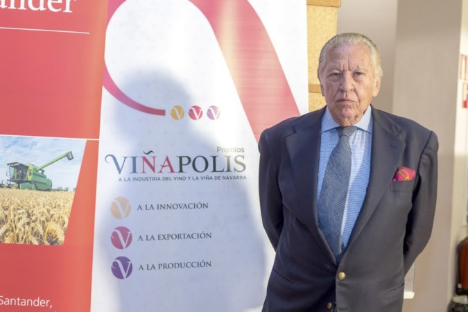 Julio Ayesa, el gran 'Relaciones Públicas' navarro, reconocido con la Cruz de Carlos III