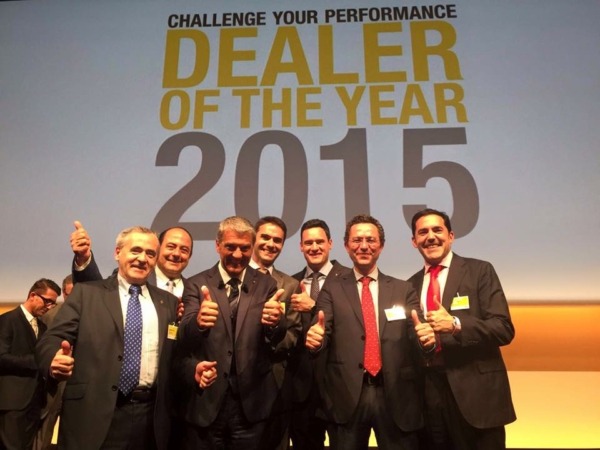 Renault Unsain recibe en París el premio “Dealer of the Year 2015″