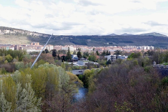 Vista panorámica del puente de las Oblatas en la Rochapea.