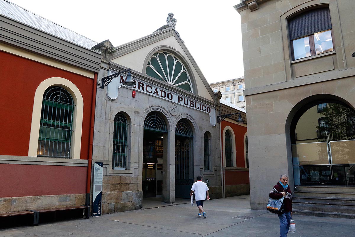 Fachada del Mercado Municipal. Comercio. Santo Domingo. compras