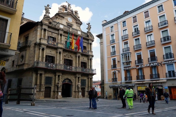Plaza Consistorial y ayuntamiento de Pamplona.