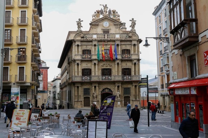 Terrada de bar en la plaza Consistorial del Pamplona.