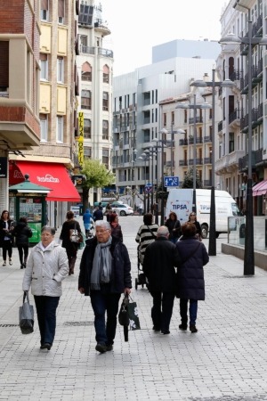 Gente en las calles de Pamplona.