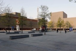 Plaza y edificio del Palacio de Exposiciones y Congresos de Baluarte.