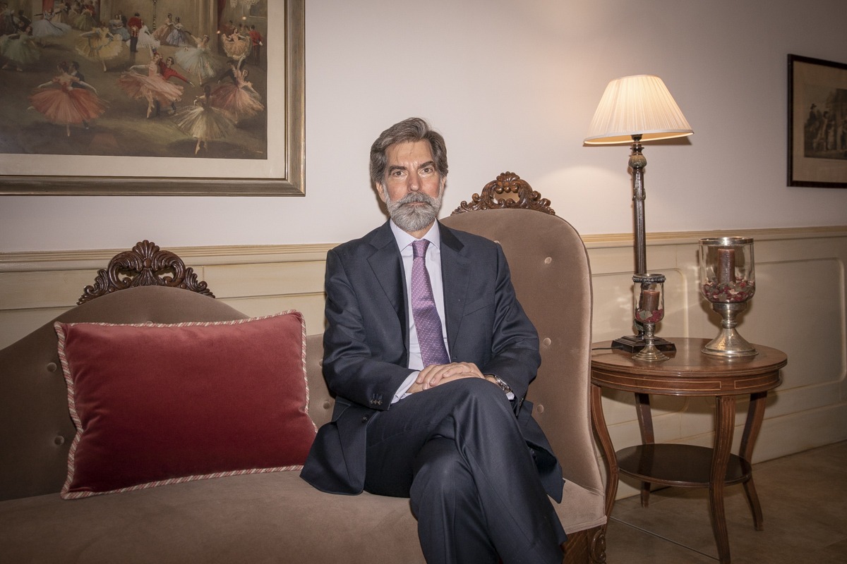 El embajador de España en Perú ingresó en la carrera diplomática en 1987.