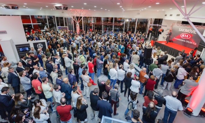 Más de 600 invitados acuden a la inauguración del concesionario oficial Kia Sakimóvil