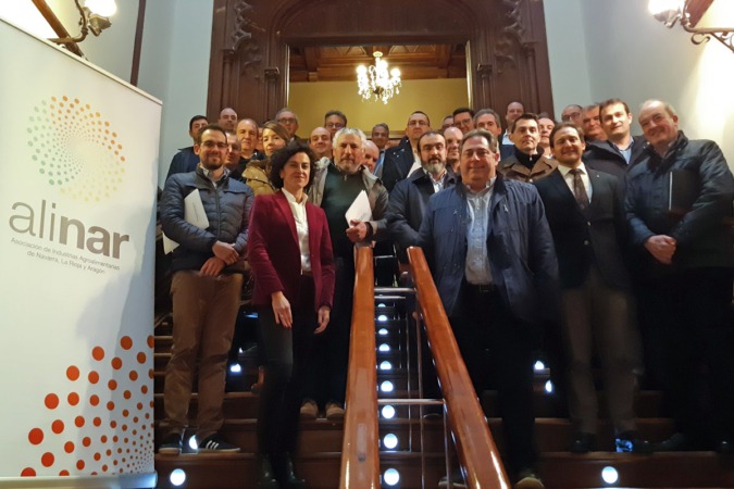 Foto de familia de los asociados participantes en la Asamblea General de la Asociación de Industrias Agroalimentarias de Navarra, La Rioja y Aragón