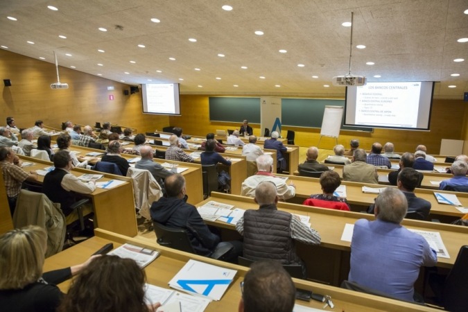 Jornada de formación para 70 accionistas de Caixabank en Pamplona
