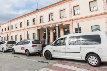 estacion-tren-pamplona-taxi1