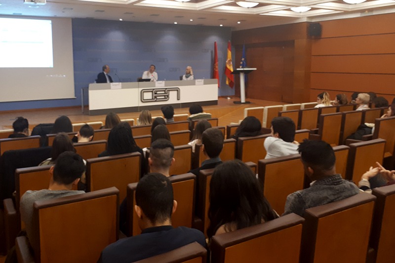 Mesa de apertura con José Manuel Olivar (CEN), Carlos Mangado (empresario) y María Jesús Pujol (CEIN).