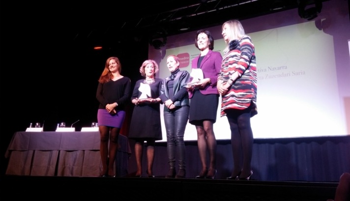Gloria Mascaray y Patricia Segura reciben los premios AMEDNA 2016