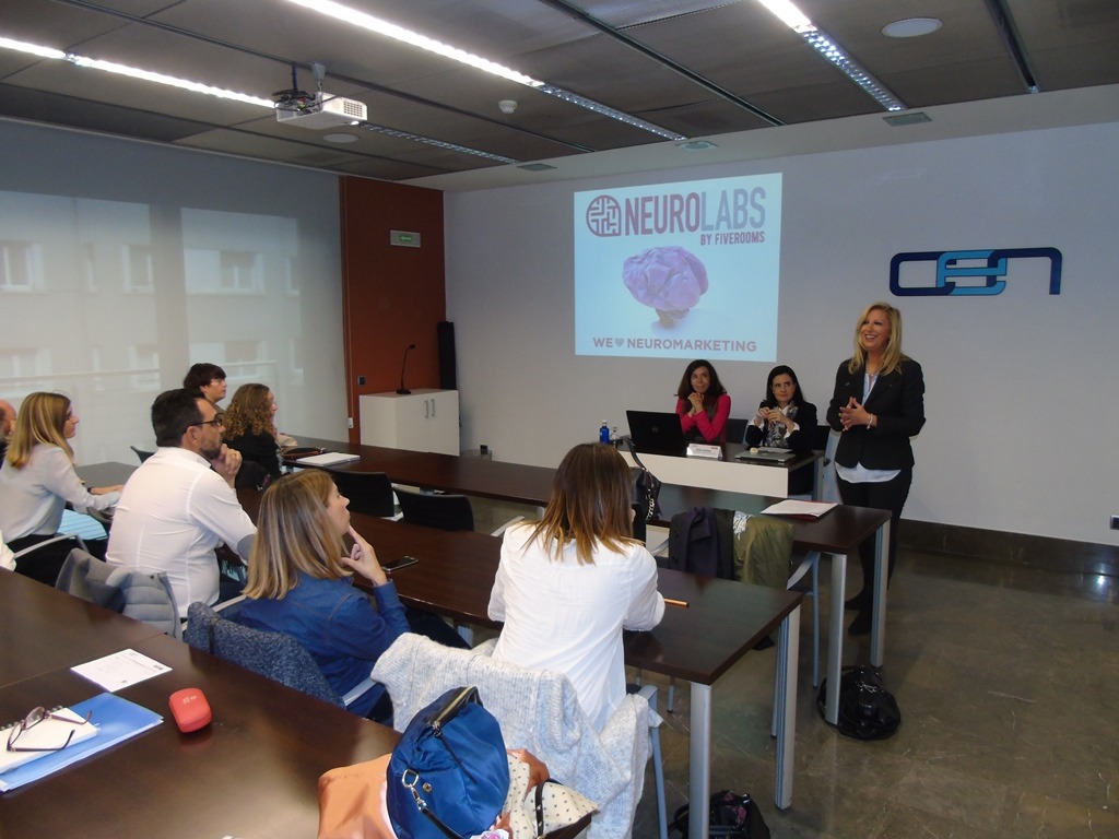 De Izquierda a Derecha: Ana Lamas (Neurolabs) junto a las responsables de AMEDNA Cristina Sotro y Ana Labiano.