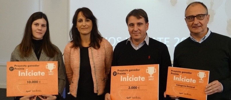 Imagen de los ganadores de la edición 2017 de los premios InÍciate. 