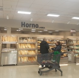 Sección de horno en el supermercado de Mutilva