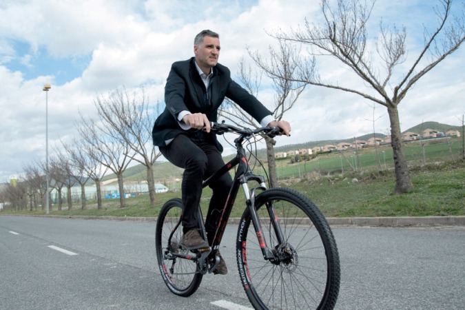 Pruden Induráin vuelve a subirse a la bici