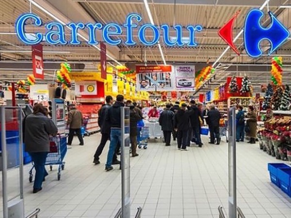 Carrefour dona 9.401 kg de alimentos