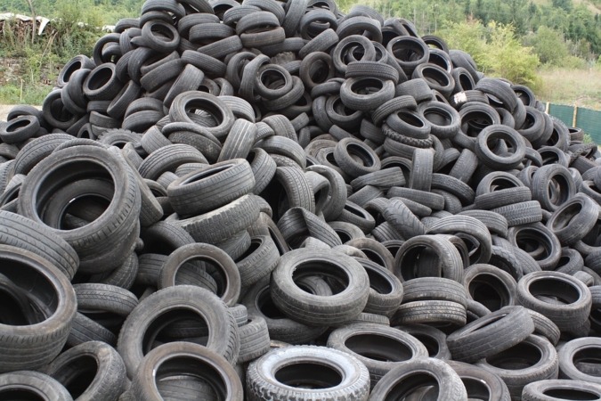 De los neumáticos fuera de uso, Indugarbi obtendrá un polvo de caucho micronizado para fabricar ruedas nuevas.