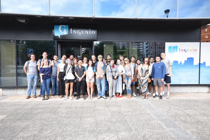 Alumnos del curso frente a 'Ingenio talent' de CITI Navarra, quien organiza el curso. 
