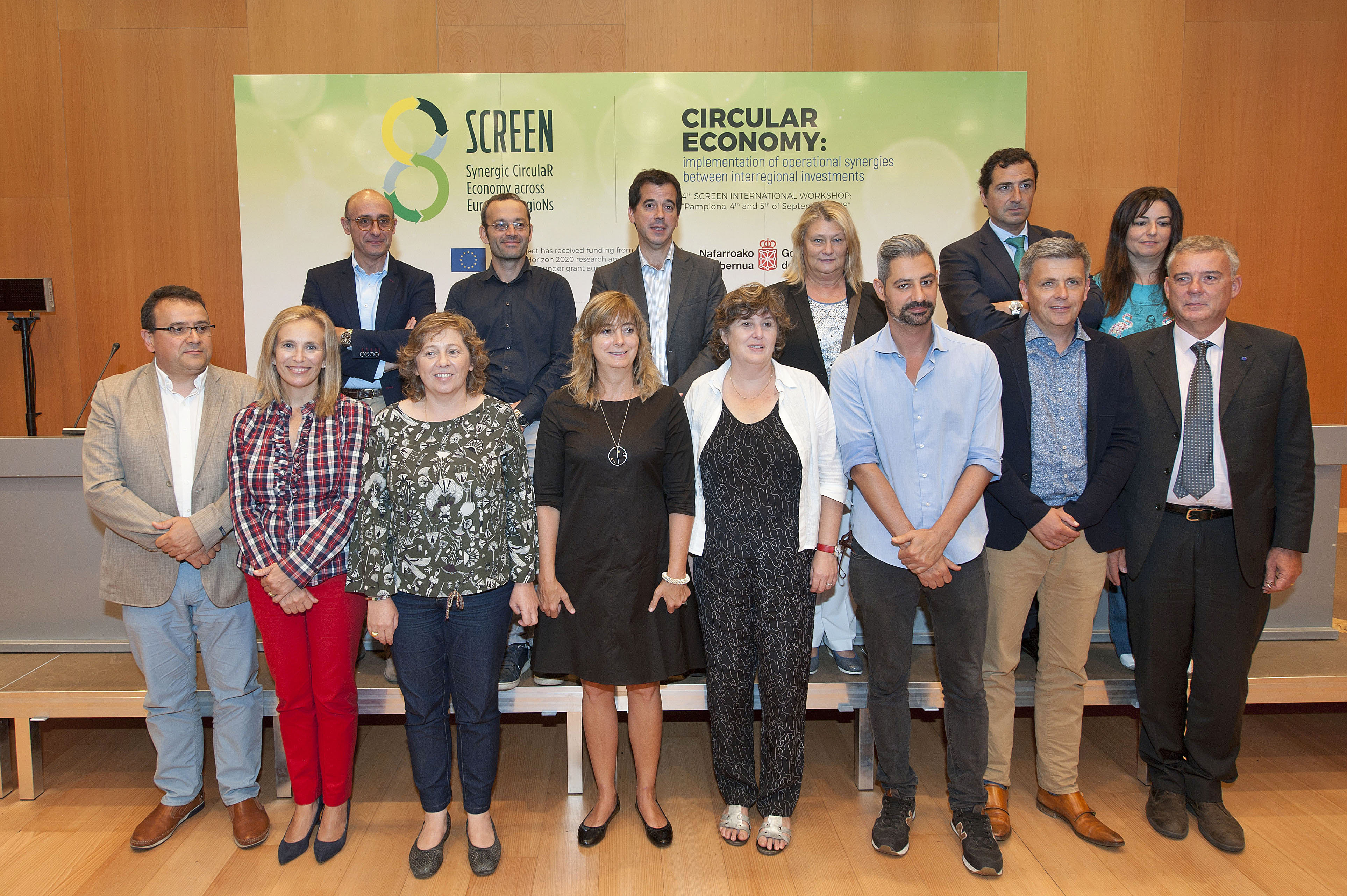 Las consejeras Ana Ollo e Isabel Elizalde con otros representantes institucionales que han participado en el encuentro.