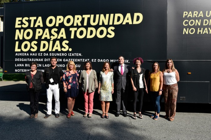 La ONCE trae una ‘roadshow’ a Pamplona para acercar a los jóvenes con discapacidad al empleo