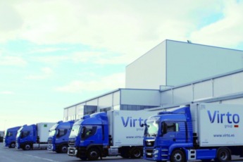 Camiones ante la planta de Virto en Azagra.