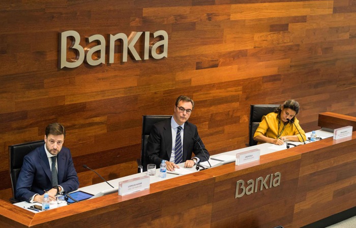 Leopoldo Alvear, director financiero de Bankia; José Sevilla, consejero delegado de Bankia; y Amalia Blanco, directora general adjunta de comunicación y relaciones externas.
