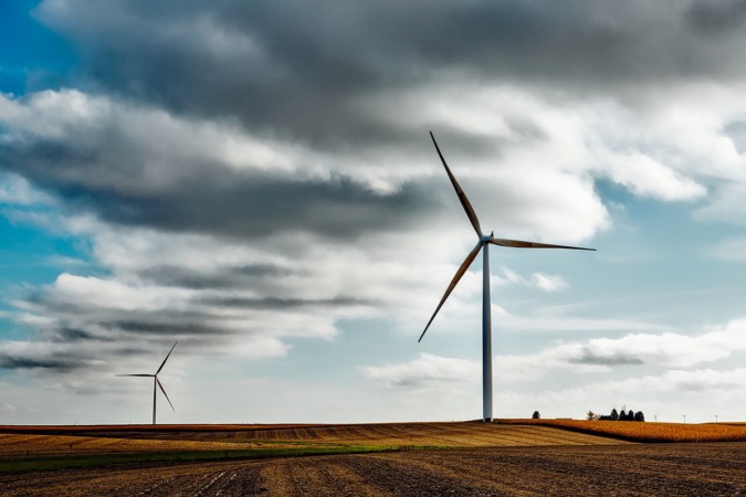 La energía renovable generada en 2021 aumentó un 21,9 % gracias a la eólica