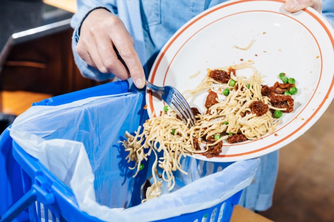 Un tercio de la producción mundial de alimentos va a la basura