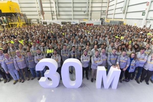 Renault celebra 30 millones de motores fabricados en Valladolid.