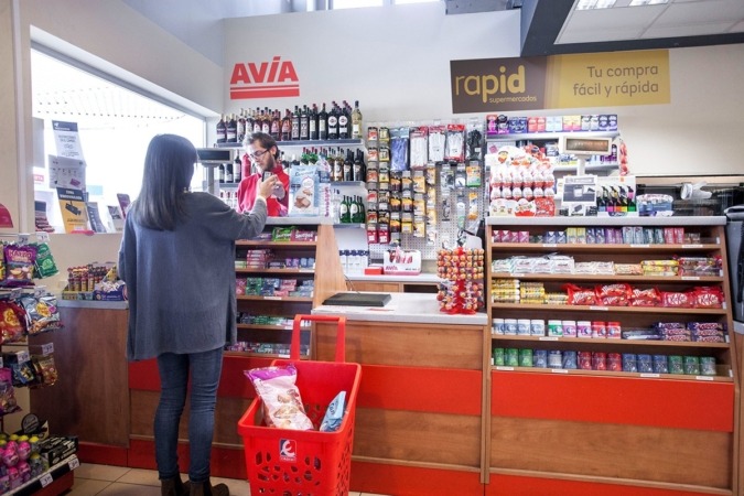 Eroski inaugura un supermercado ‘Rapid’ en la gasolinera Avia de Pamplona