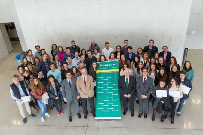 Caja Rural concede becas a 45 alumnos de la UN