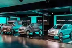 Renault presenta 4 nuevos vehículos comerciales para el mercado global.