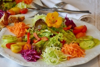 El estudio refleja la necesidad de limitar la presencia de platos pre-cocinados, frituras y platos recalentados.