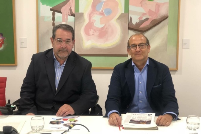 Javier Miranda Erro, presidente de Fundación Caja Navarra y Javier Fernández Valdivielso, director de la misma. (FOTO: Irene Iriarte)